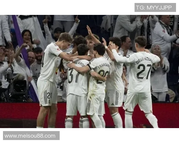 足总杯决赛:皇马狂胜巴萨五球大捷引发全场震动